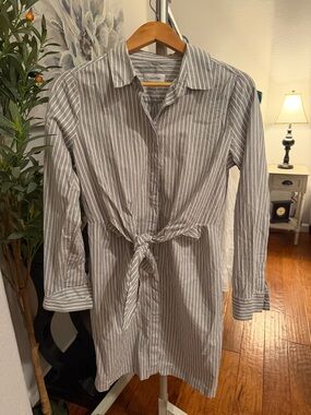 Calvin Klein Gray and White Striped Tie-Waist Long Sleeve Shirt Dress